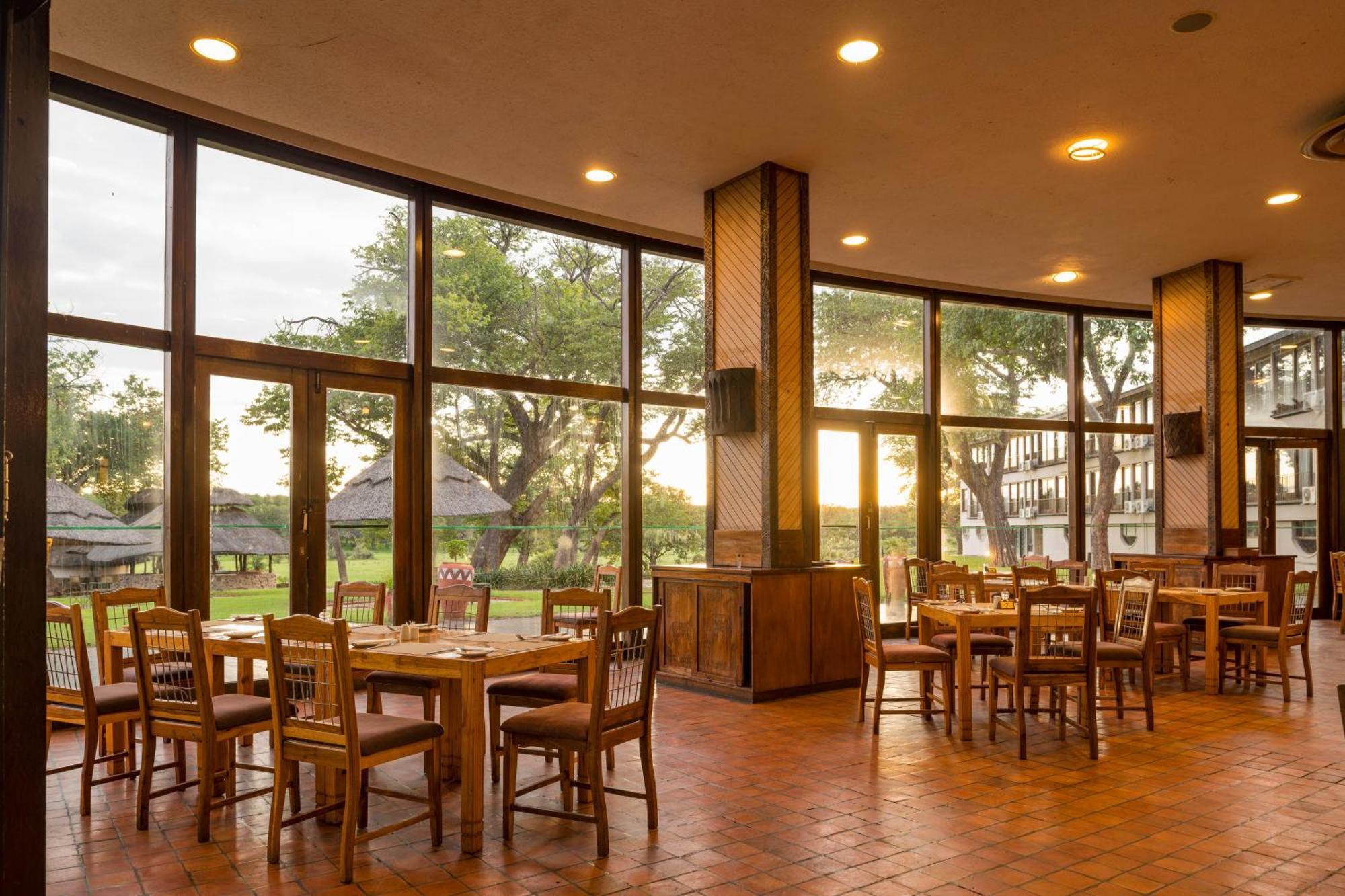 Hwange Safari Lodge Dete Экстерьер фото